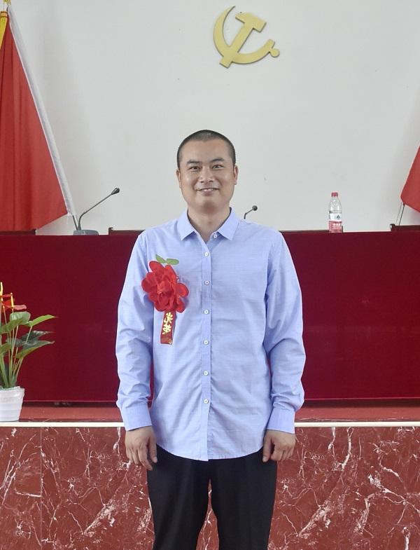 二支部莫从明.JPG