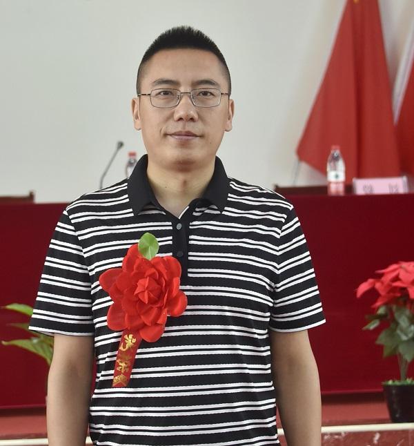 二支部杨军.JPG