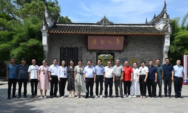 校党委理论学习中心组赴韶山参观见学